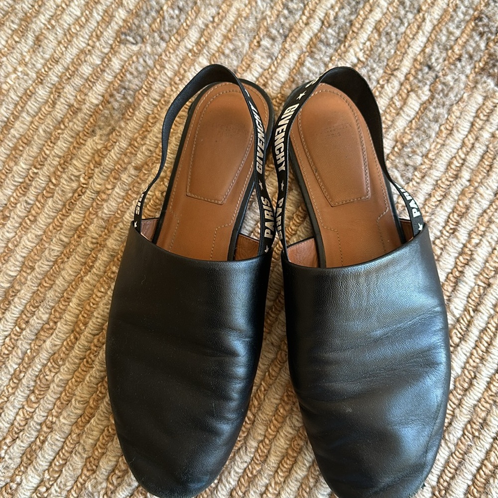 Authentic Givenchy - Picture 5 of 6